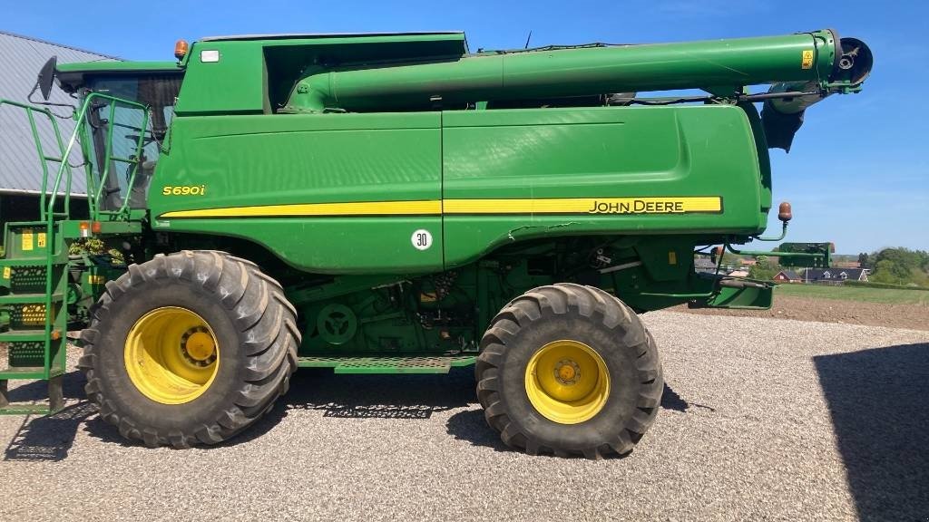 Mähdrescher des Typs John Deere S690I, Gebrauchtmaschine in Kolding (Bild 2)