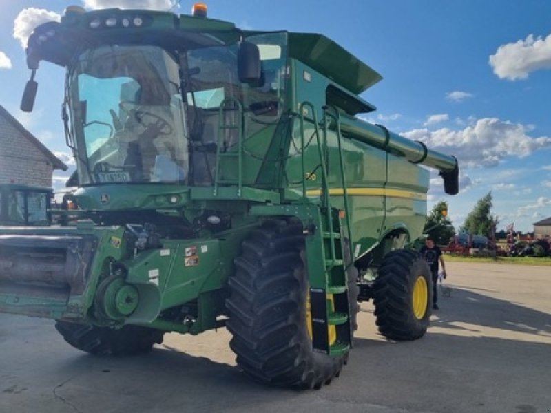 Mähdrescher a típus John Deere S770 4WD. INCL Skærebord JD630R. GPS aktiveret. Ring til Ulrik 0045-40255544 for flere billeder og info om fremvisning mm. Jeg snakker Jysk, tysk og engelsk., Gebrauchtmaschine ekkor: Kolding (Kép 1)