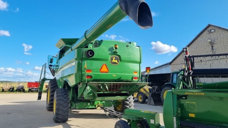 Mähdrescher a típus John Deere S770 4WD. INCL Skærebord JD630R. GPS aktiveret. Ring til Ulrik 0045-40255544 for flere billeder og info om fremvisning mm. Jeg snakker Jysk, tysk og engelsk., Gebrauchtmaschine ekkor: Kolding (Kép 2)