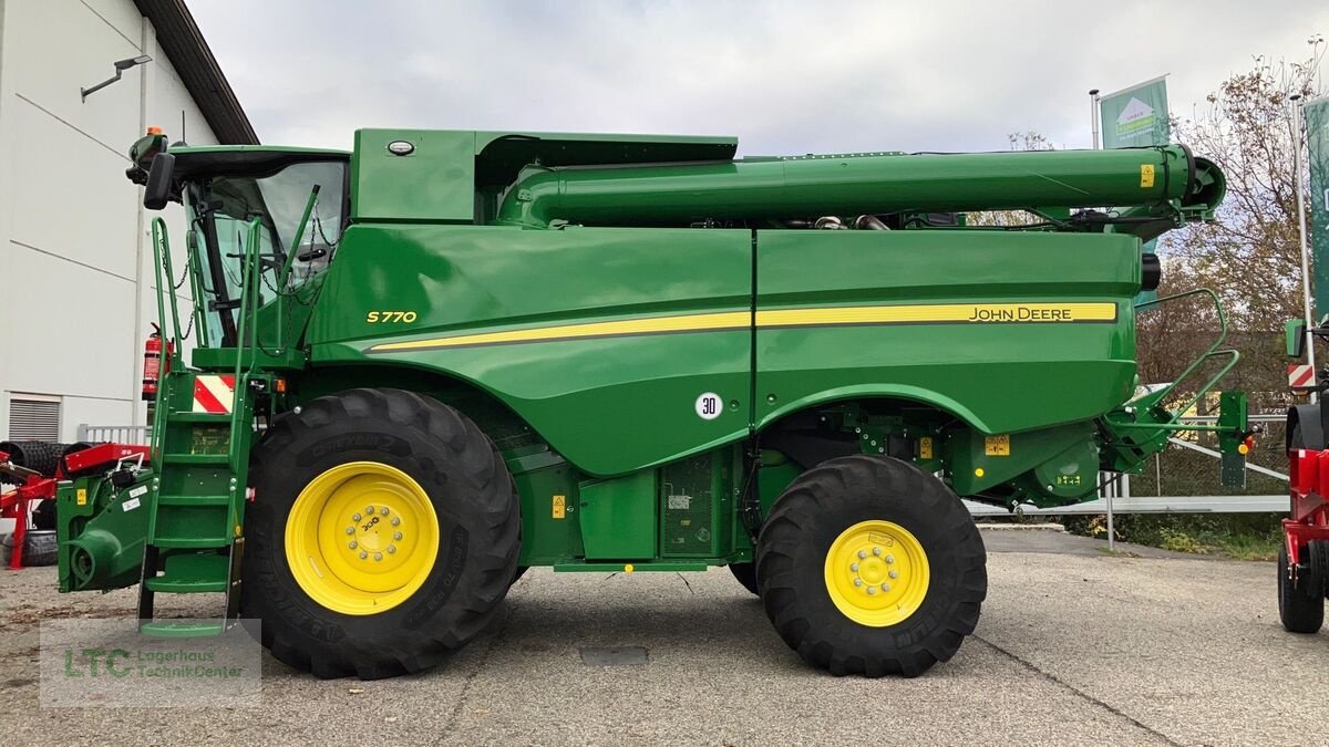 Mähdrescher van het type John Deere S770, Neumaschine in Eggendorf (Foto 7)