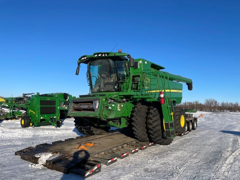 Mähdrescher van het type John Deere S770S STS Incl. Skærebord JD 630R. Importeret fra USA. Ring til Ulrik 0045-40255544 for mere info., Gebrauchtmaschine in Kolding (Foto 1)