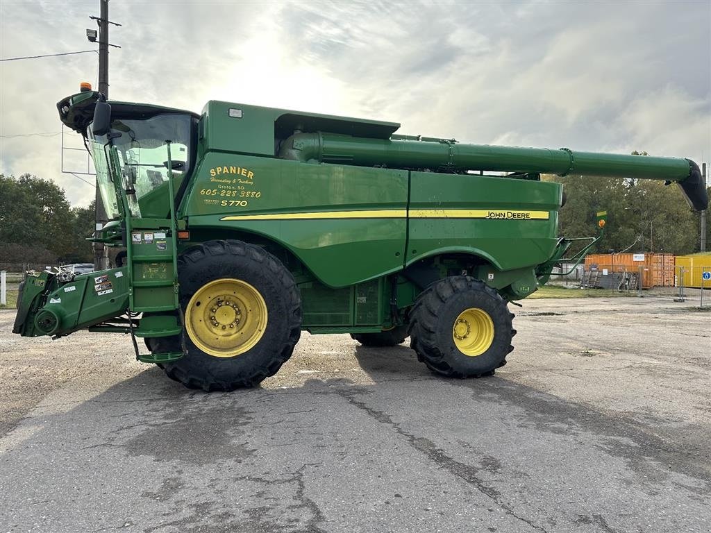 Mähdrescher des Typs John Deere S770S STS Incl. Skærebord JD 630R. Importeret fra USA. Ring til Ulrik 0045-40255544 for mere info., Gebrauchtmaschine in Kolding (Bild 2)