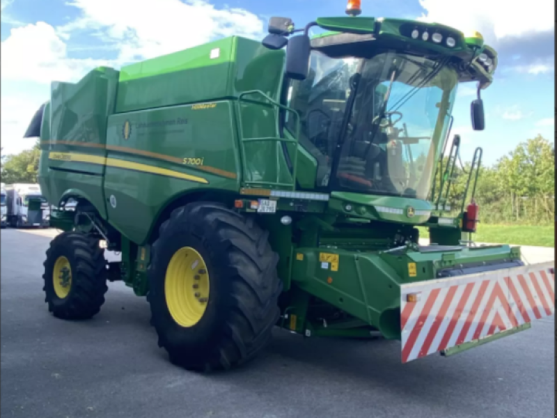 Mähdrescher van het type John Deere S780i Hillmaster Allrad 40 km/h, Gebrauchtmaschine in Schwandorf