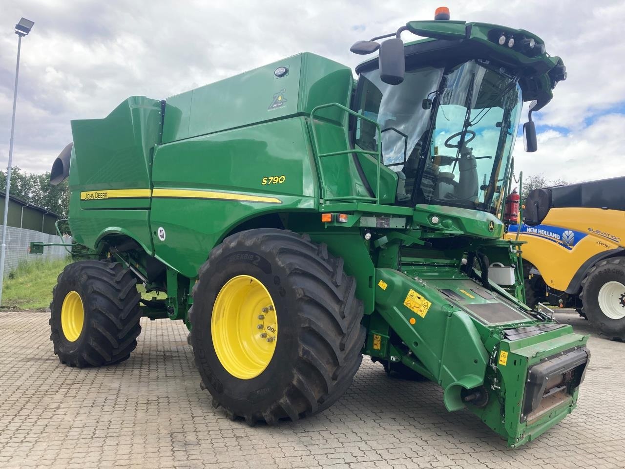 Mähdrescher του τύπου John Deere S790 MEJETÆRSKER, Gebrauchtmaschine σε Brønderslev (Φωτογραφία 1)