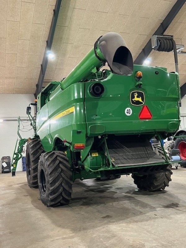 Mähdrescher des Typs John Deere S790, Gebrauchtmaschine in Rødding (Bild 2)