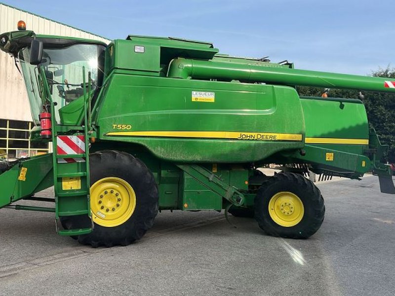 Mähdrescher des Typs John Deere T 550, Gebrauchtmaschine in BOSC LE HARD (Bild 1)