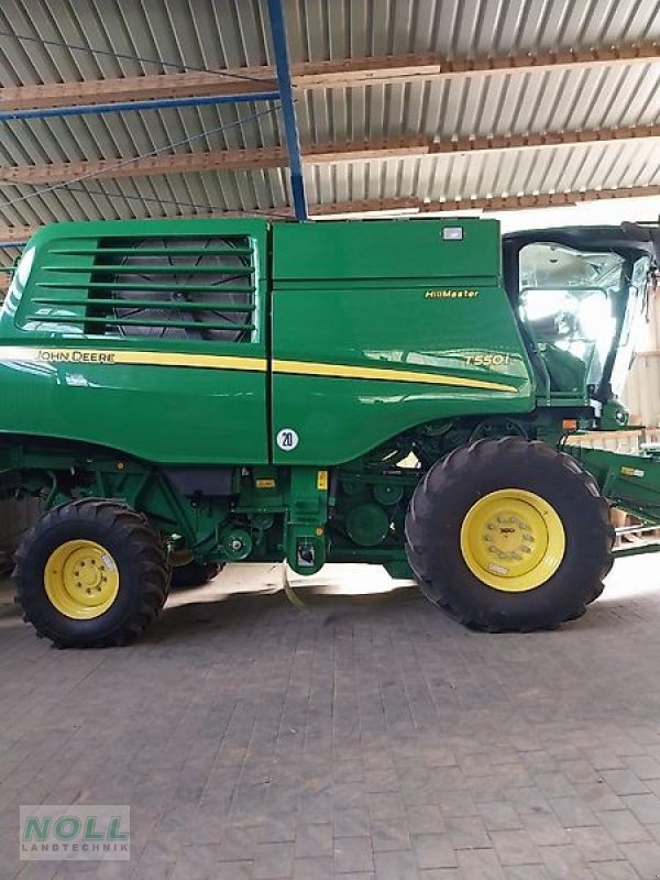 Mähdrescher of the type John Deere T 550i HM, Gebrauchtmaschine in Limburg (Picture 2)