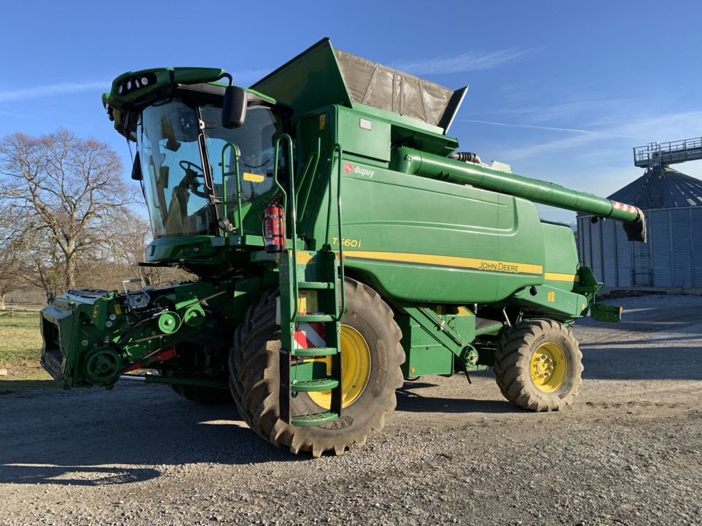 Mähdrescher van het type John Deere T 560 T4I, Gebrauchtmaschine in Aubiet (Foto 3)