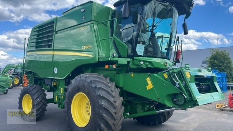 Mähdrescher of the type John Deere T 560i HM, Neumaschine in Euskirchen (Picture 1)