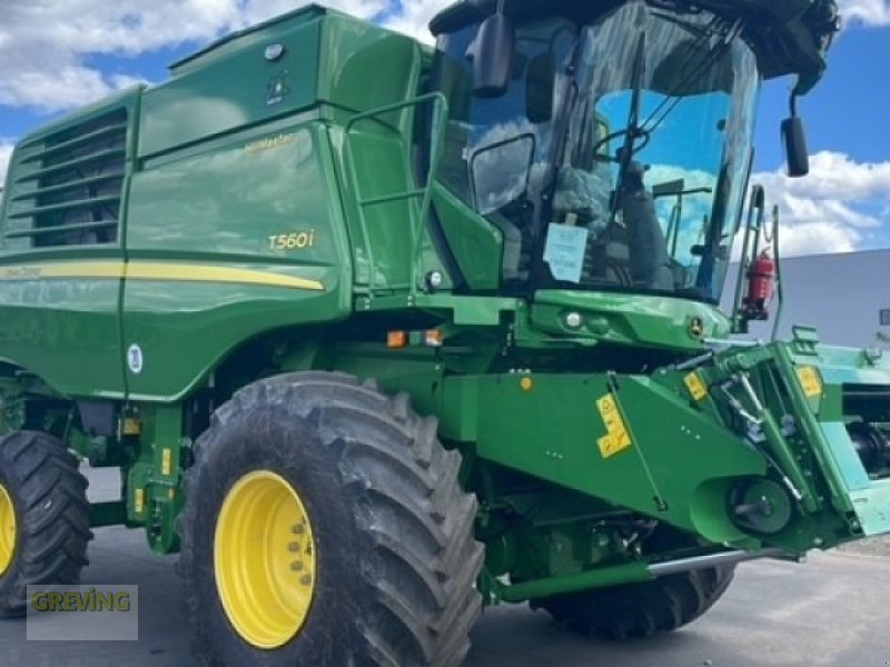 Mähdrescher of the type John Deere T 560i HM, Neumaschine in Euskirchen (Picture 1)