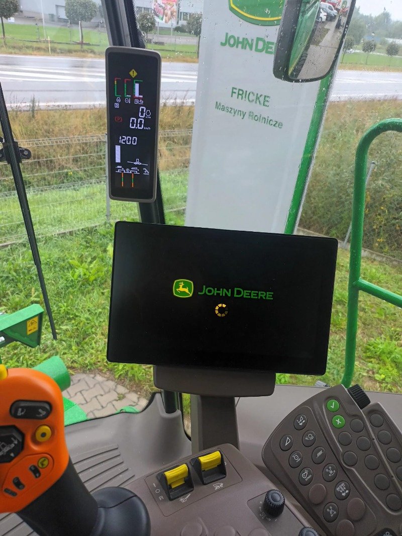 Mähdrescher van het type John Deere T 560i, Neumaschine in Mrągowo (Foto 17)