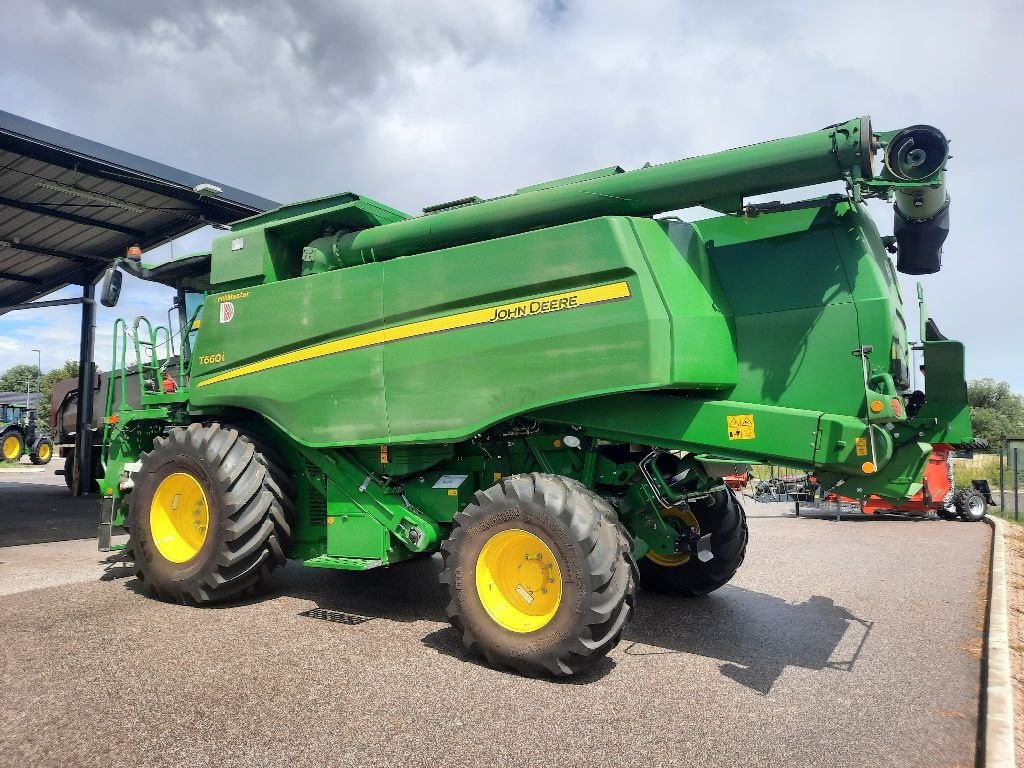 Mähdrescher of the type John Deere T 660 I HILLMASTER, Gebrauchtmaschine in CHEMAUDIN ET VAUX (Picture 4)