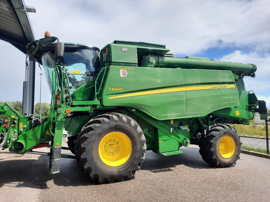 Mähdrescher des Typs John Deere T 660 I HILLMASTER, Gebrauchtmaschine in CHEMAUDIN ET VAUX (Bild 3)