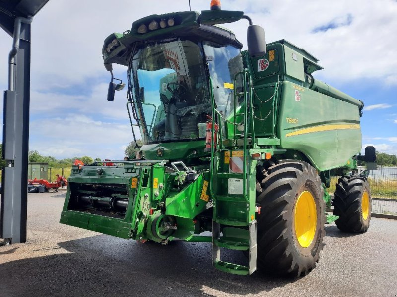 Mähdrescher del tipo John Deere T 660 I HILLMASTER, Gebrauchtmaschine en CHEMAUDIN ET VAUX (Imagen 1)