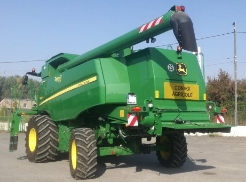 Mähdrescher от тип John Deere T 660, Gebrauchtmaschine в MARLE SUR SERRE (Снимка 4)