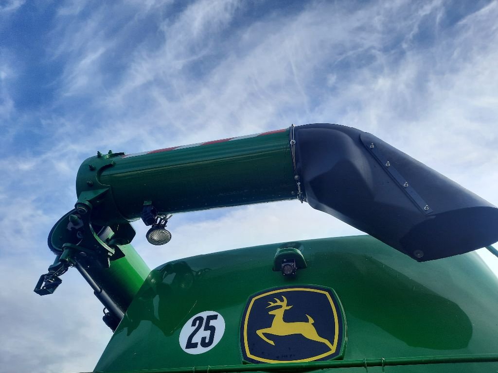 Mähdrescher Türe ait John Deere T 660I, Gebrauchtmaschine içinde CHEMAUDIN ET VAUX (resim 9)