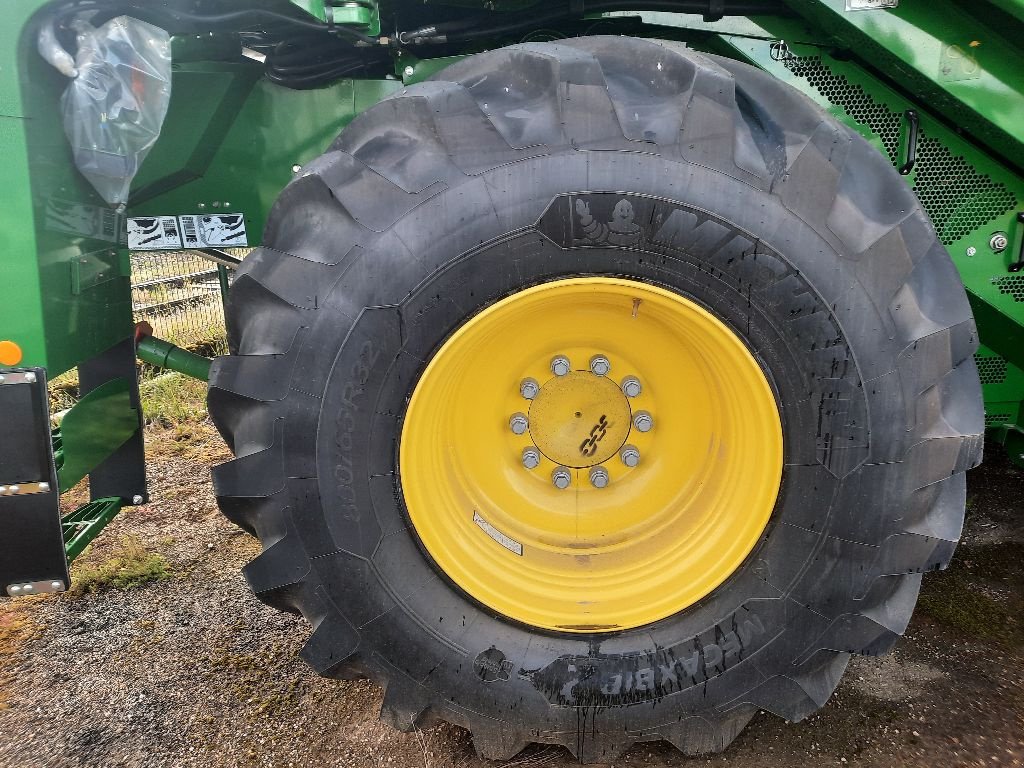 Mähdrescher van het type John Deere T 660I, Gebrauchtmaschine in CHEMAUDIN ET VAUX (Foto 7)