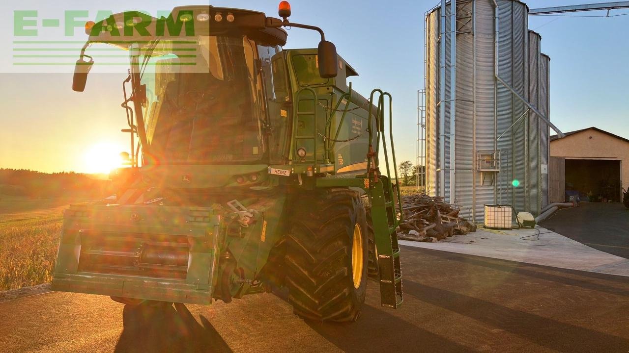 Mähdrescher van het type John Deere T550 HM, Gebrauchtmaschine in REDLHAM (Foto 1)