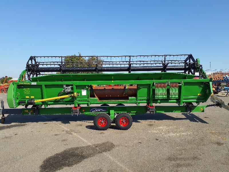 Mähdrescher du type John Deere T550, Gebrauchtmaschine en ANTIGNY (Photo 1)