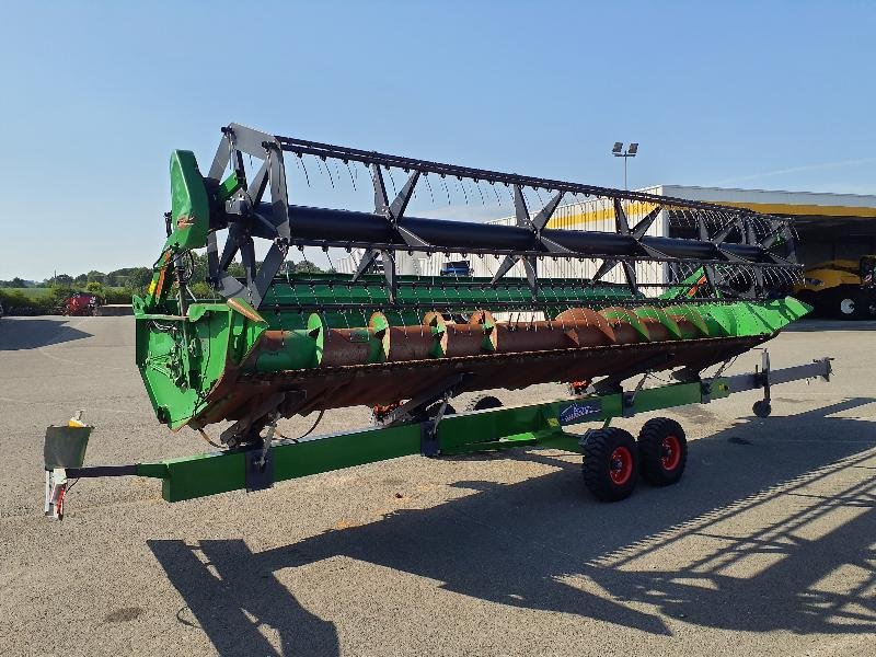 Mähdrescher van het type John Deere T550, Gebrauchtmaschine in ANTIGNY (Foto 3)