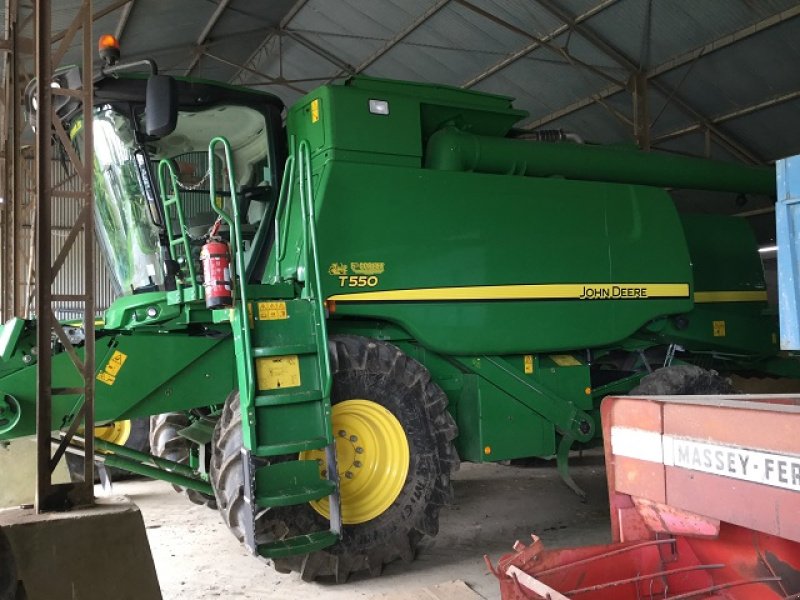 Mähdrescher van het type John Deere T550, Gebrauchtmaschine in PITHIVIERS Cedex (Foto 1)