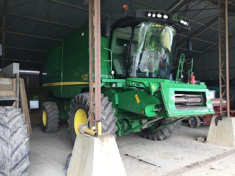 Mähdrescher des Typs John Deere T550, Gebrauchtmaschine in PITHIVIERS Cedex (Bild 2)