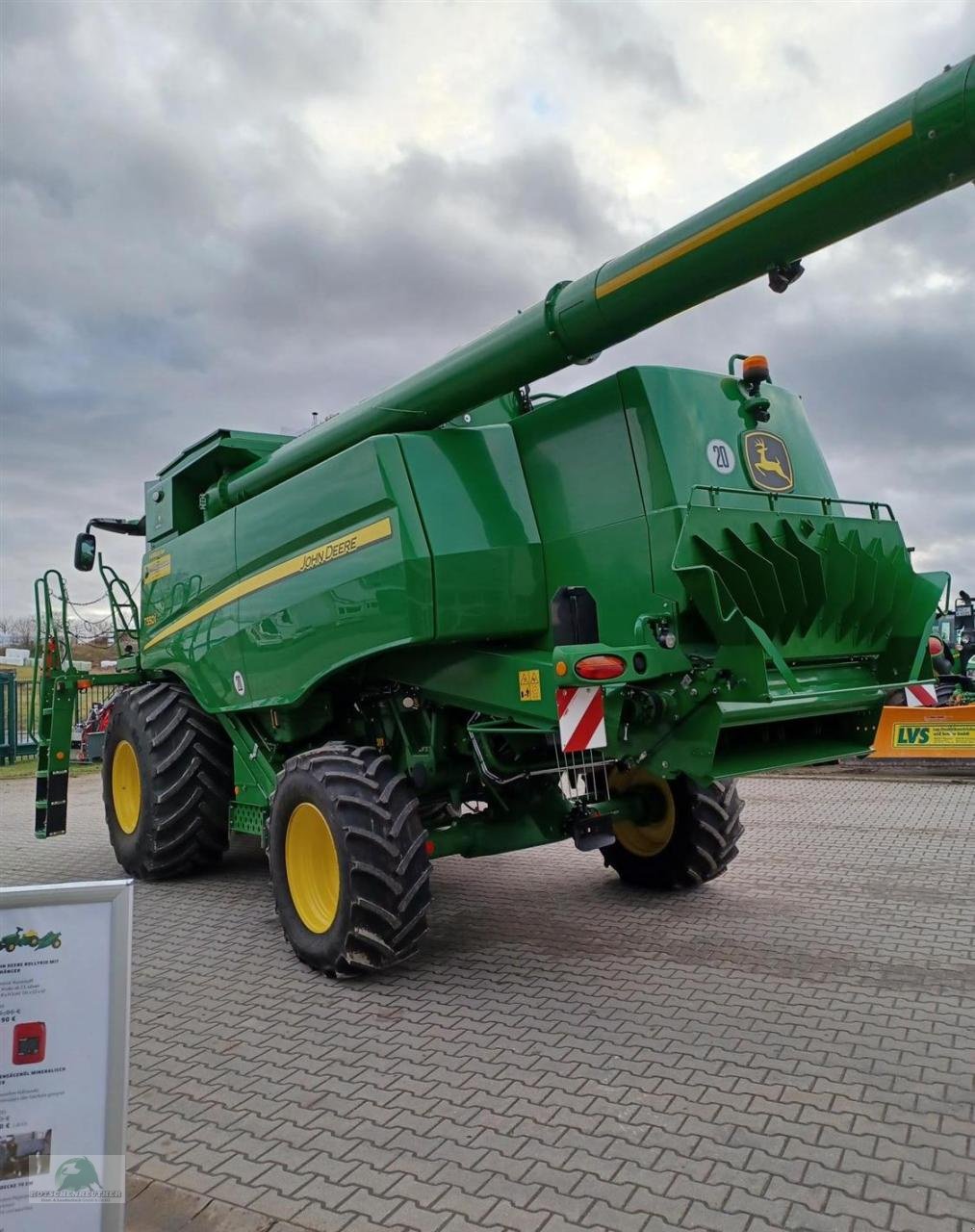 Mähdrescher of the type John Deere T550i HM, Neumaschine in Münchberg (Picture 4)