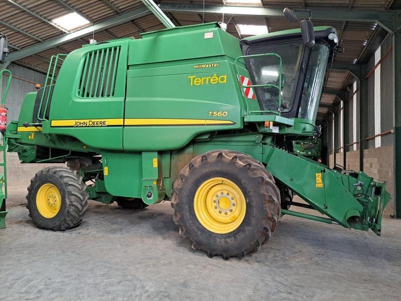 Mähdrescher от тип John Deere T560 HM, Gebrauchtmaschine в CHAUMESNIL (Снимка 1)