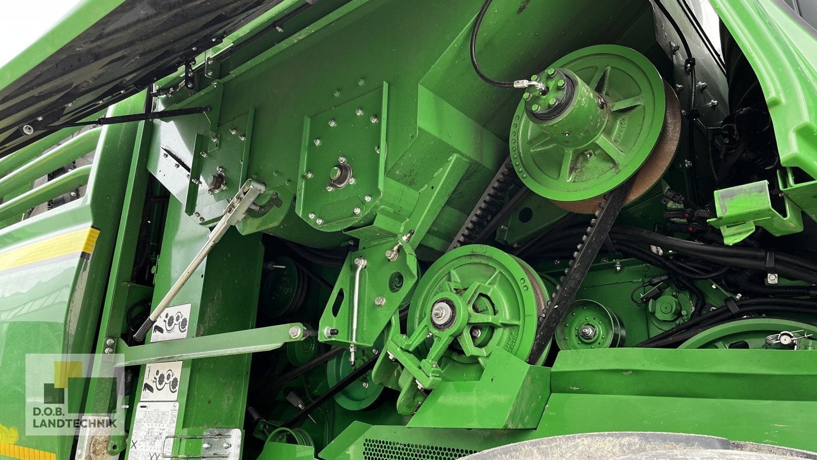 Mähdrescher du type John Deere T560 I HM, Gebrauchtmaschine en Langweid am Lech (Photo 16)