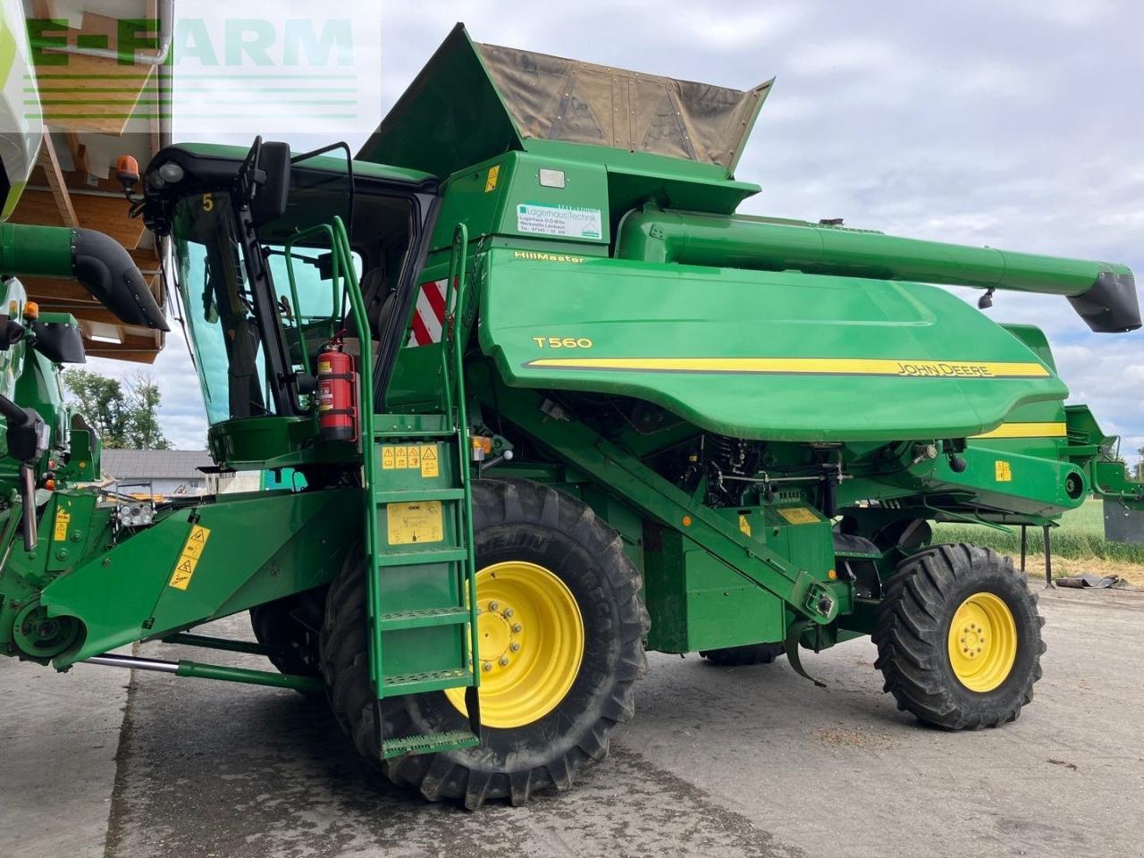 Mähdrescher of the type John Deere T560HM, Gebrauchtmaschine in REDLHAM (Picture 1)