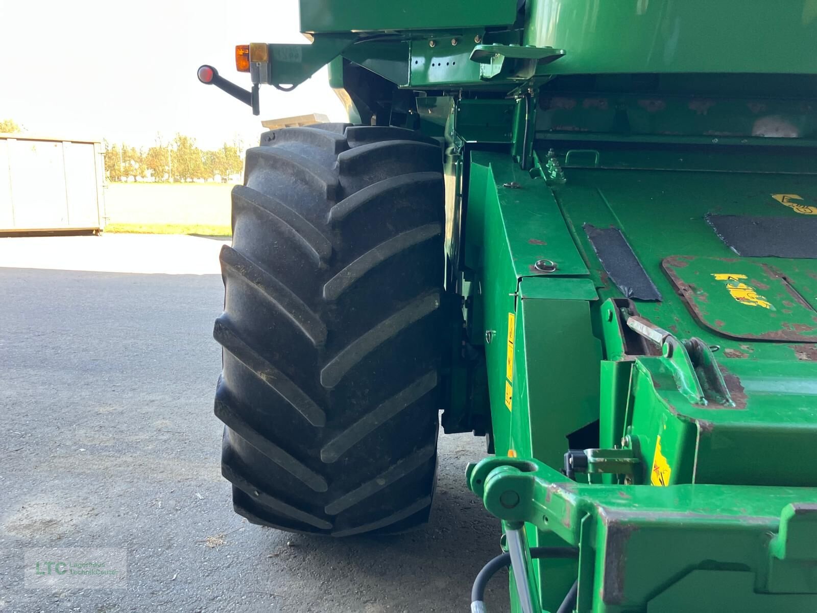 Mähdrescher van het type John Deere T560HM, Gebrauchtmaschine in Redlham (Foto 22)