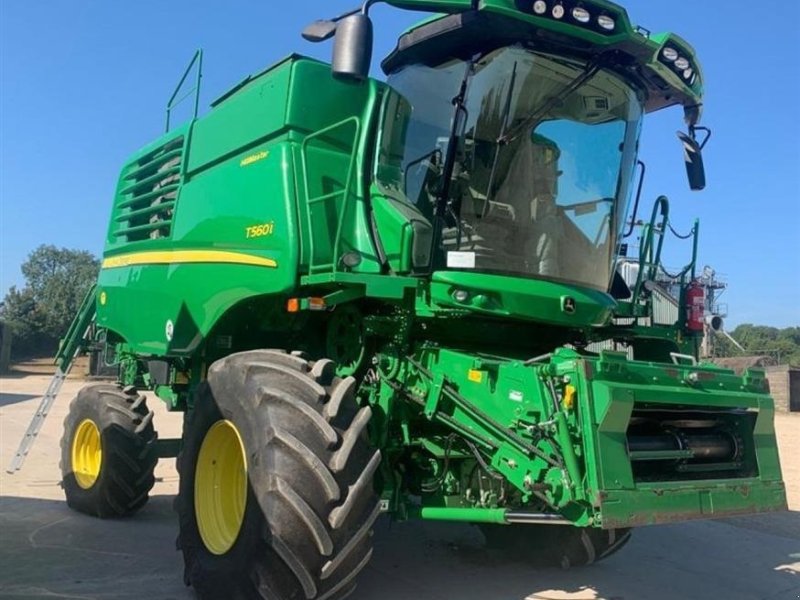 Mähdrescher des Typs John Deere T560i 4WD Hillmaster 4WD. Incl JD 625R skærebord og vogn. Fin rystermaskine. 40 km/t. Autotrac and komplet harvest doc. Ring til Ulrik for mere info på 40255544. Jeg snakker Jysk, tysk og engelsk., Gebrauchtmaschine in Kolding (Bild 1)