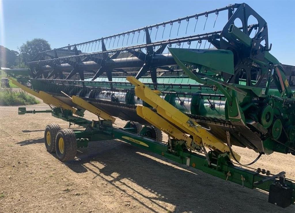 Mähdrescher del tipo John Deere T560i 4WD Hillmaster 4WD. Incl JD 625R skærebord og vogn. Fin rystermaskine. 40 km/t. Autotrac and komplet harvest doc. Ring til Ulrik for mere info på 40255544. Jeg snakker Jysk, tysk og engelsk., Gebrauchtmaschine In Kolding (Immagine 6)