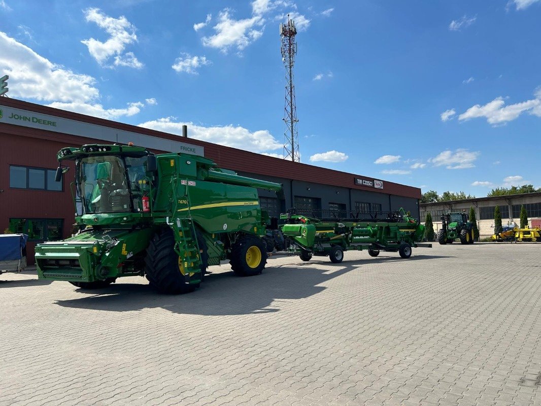 Mähdrescher of the type John Deere T6 700, Neumaschine in Mrągowo (Picture 2)