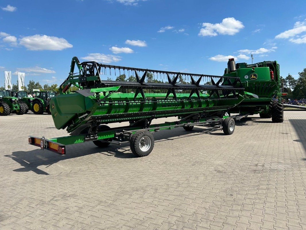 Mähdrescher van het type John Deere T6 700, Neumaschine in Mrągowo (Foto 18)