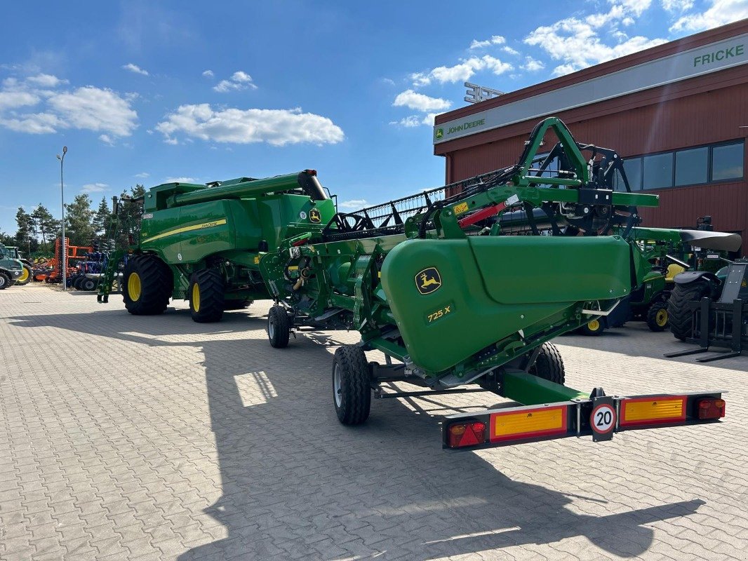 Mähdrescher des Typs John Deere T6 700, Neumaschine in Mrągowo (Bild 19)