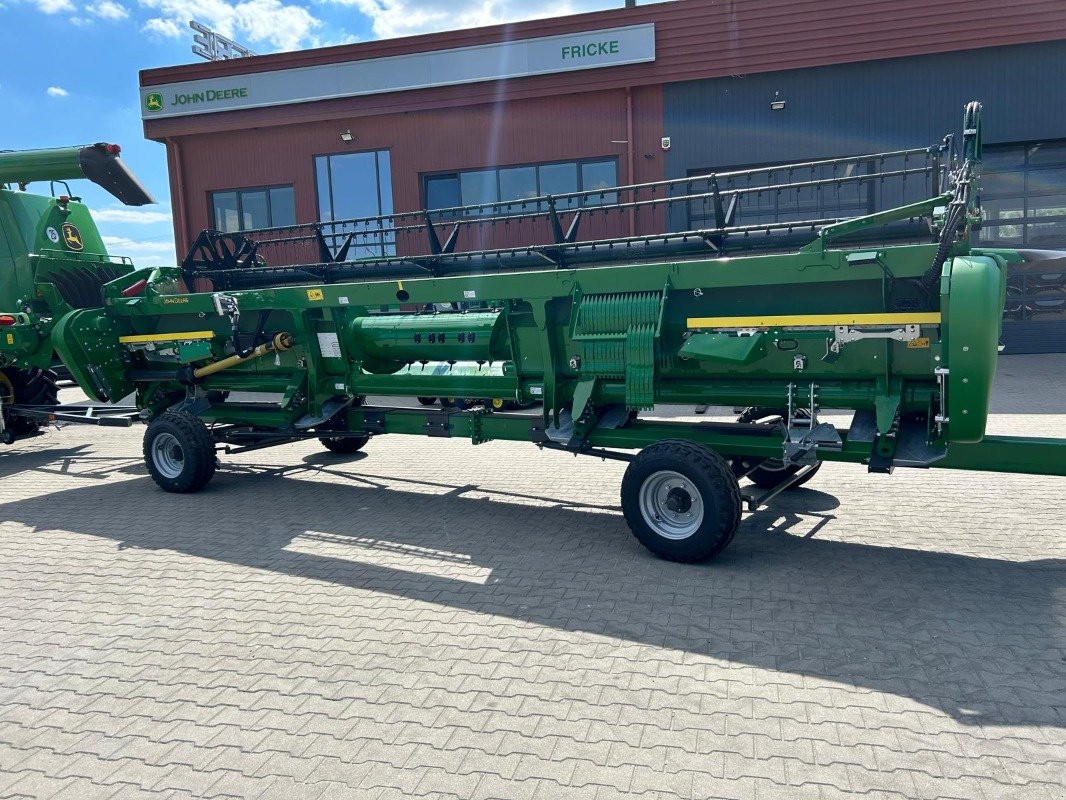 Mähdrescher van het type John Deere T6 700, Neumaschine in Mrągowo (Foto 20)