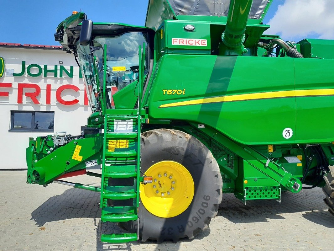 Mähdrescher du type John Deere T6 700, Neumaschine en Mrągowo (Photo 2)