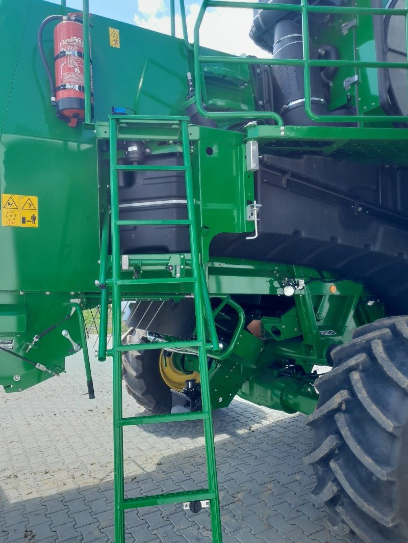 Mähdrescher van het type John Deere T6 700, Neumaschine in Mrągowo (Foto 4)