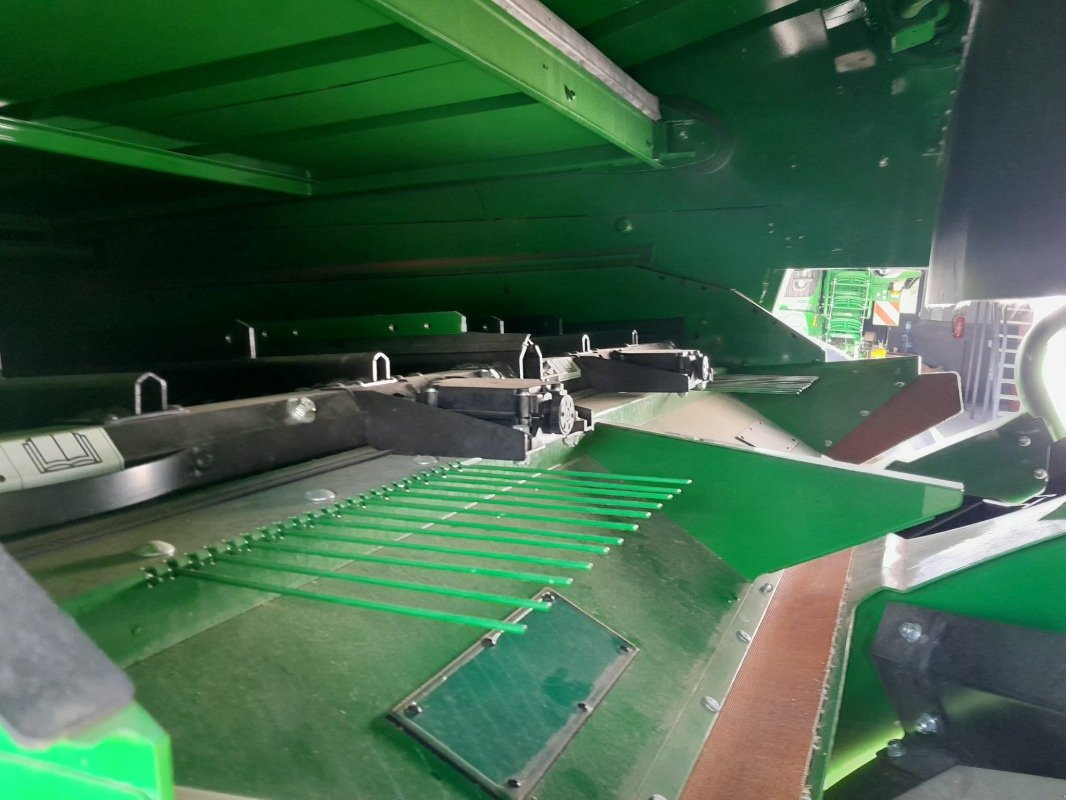 Mähdrescher des Typs John Deere T6 700, Neumaschine in Mrągowo (Bild 10)