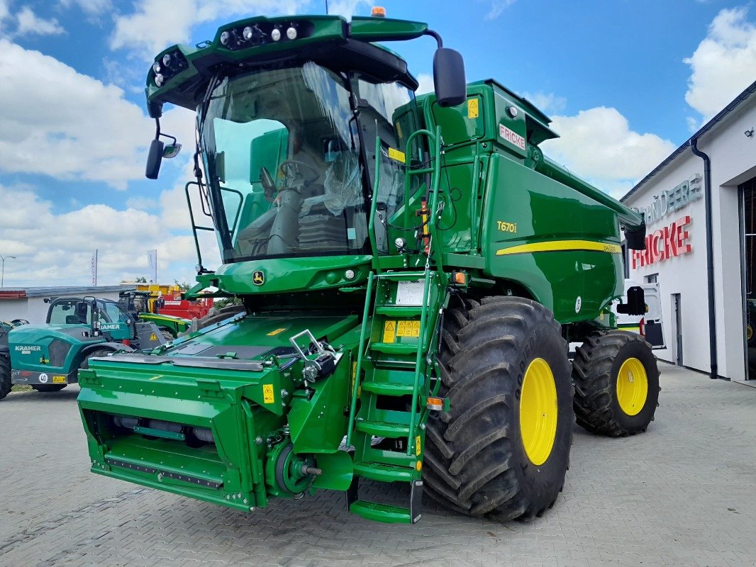 Mähdrescher del tipo John Deere T6 700, Neumaschine en Mrągowo (Imagen 1)