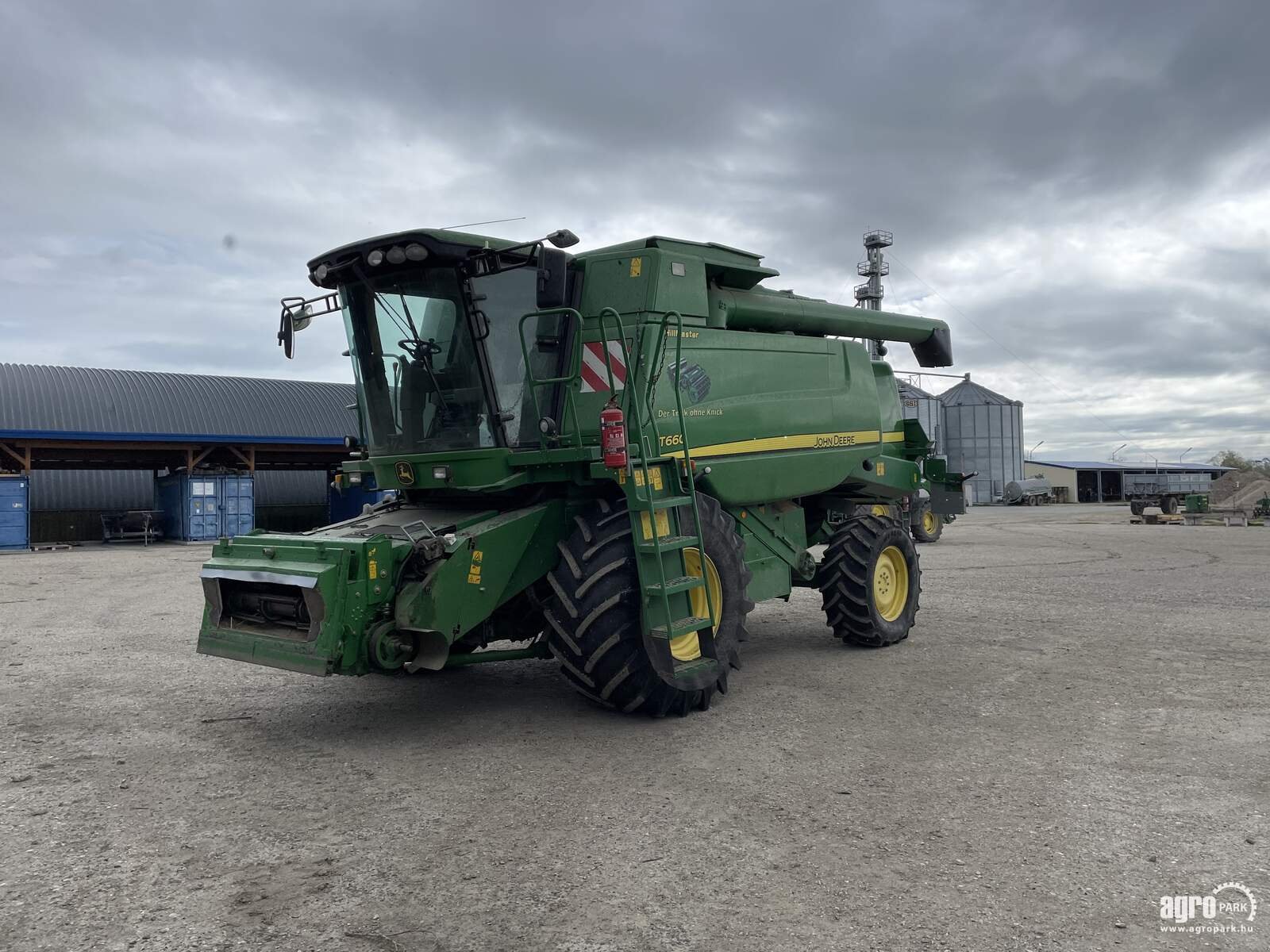 Mähdrescher типа John Deere T660 HillMaster, Gebrauchtmaschine в Csengele (Фотография 1)