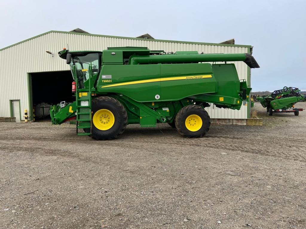 Mähdrescher от тип John Deere T660 MY23 ProD 30, Vorführmaschine в Neubrandenburg (Снимка 2)