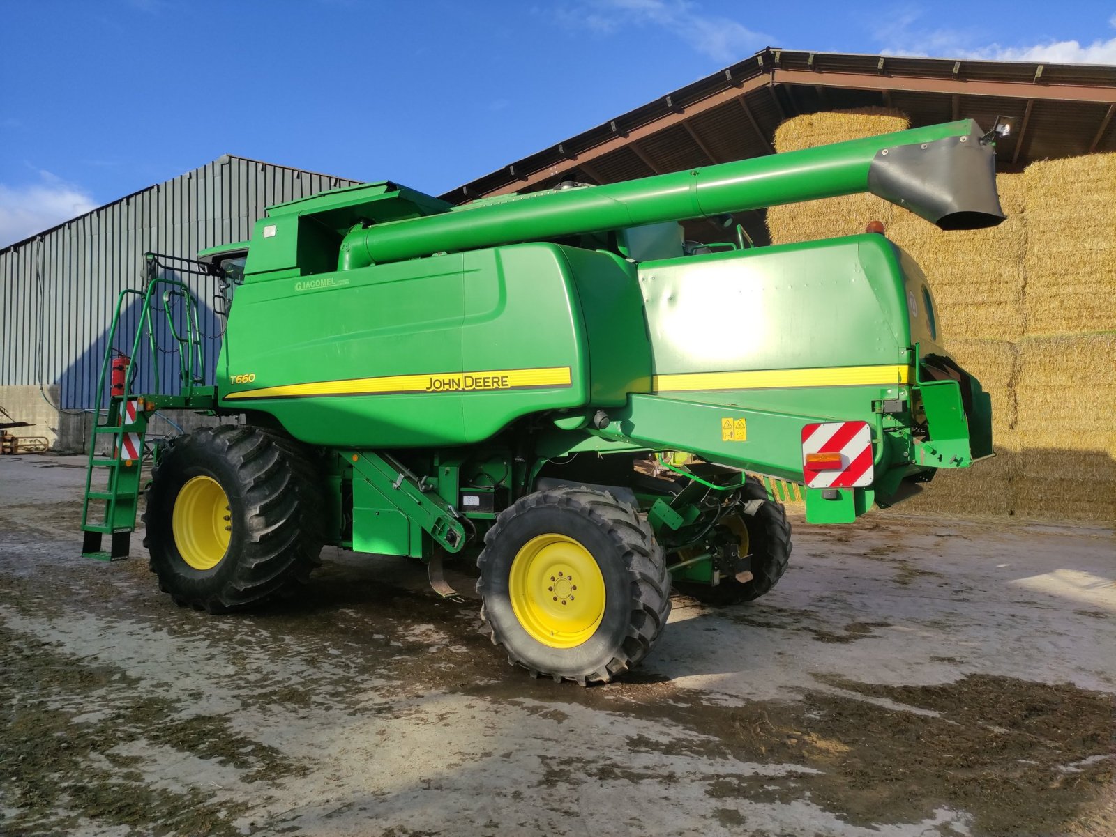 Mähdrescher del tipo John Deere T660, Gebrauchtmaschine In Trun (Immagine 3)