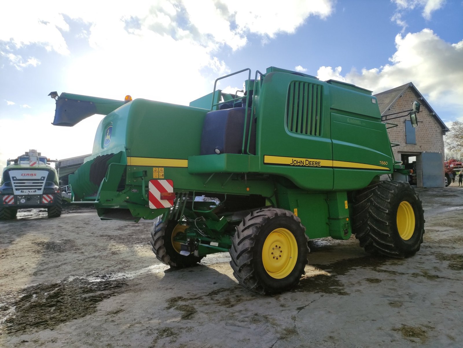 Mähdrescher du type John Deere T660, Gebrauchtmaschine en Trun (Photo 2)