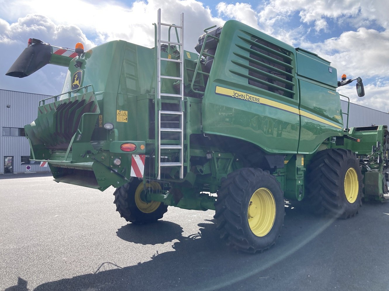 Mähdrescher des Typs John Deere T660, Gebrauchtmaschine in TREMEUR (Bild 3)