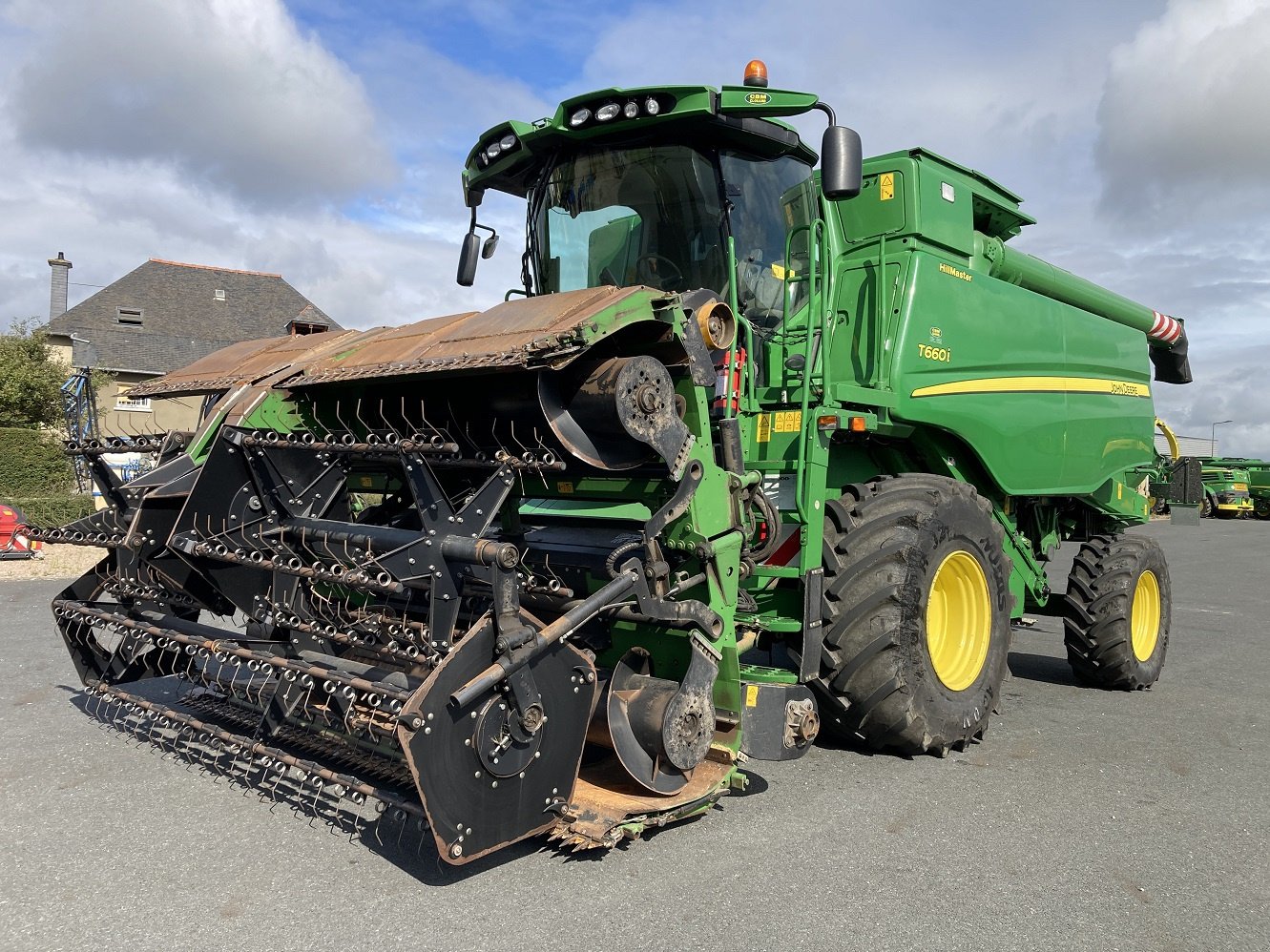 Mähdrescher des Typs John Deere T660, Gebrauchtmaschine in TREMEUR (Bild 1)