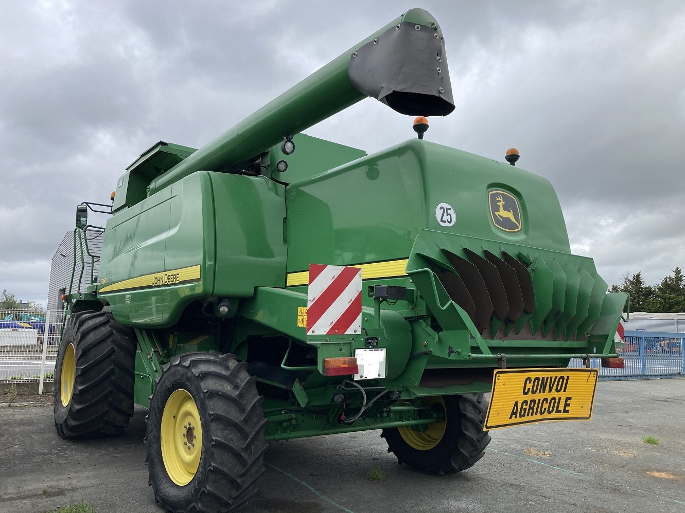 Mähdrescher typu John Deere T660, Gebrauchtmaschine w TREMEUR (Zdjęcie 4)