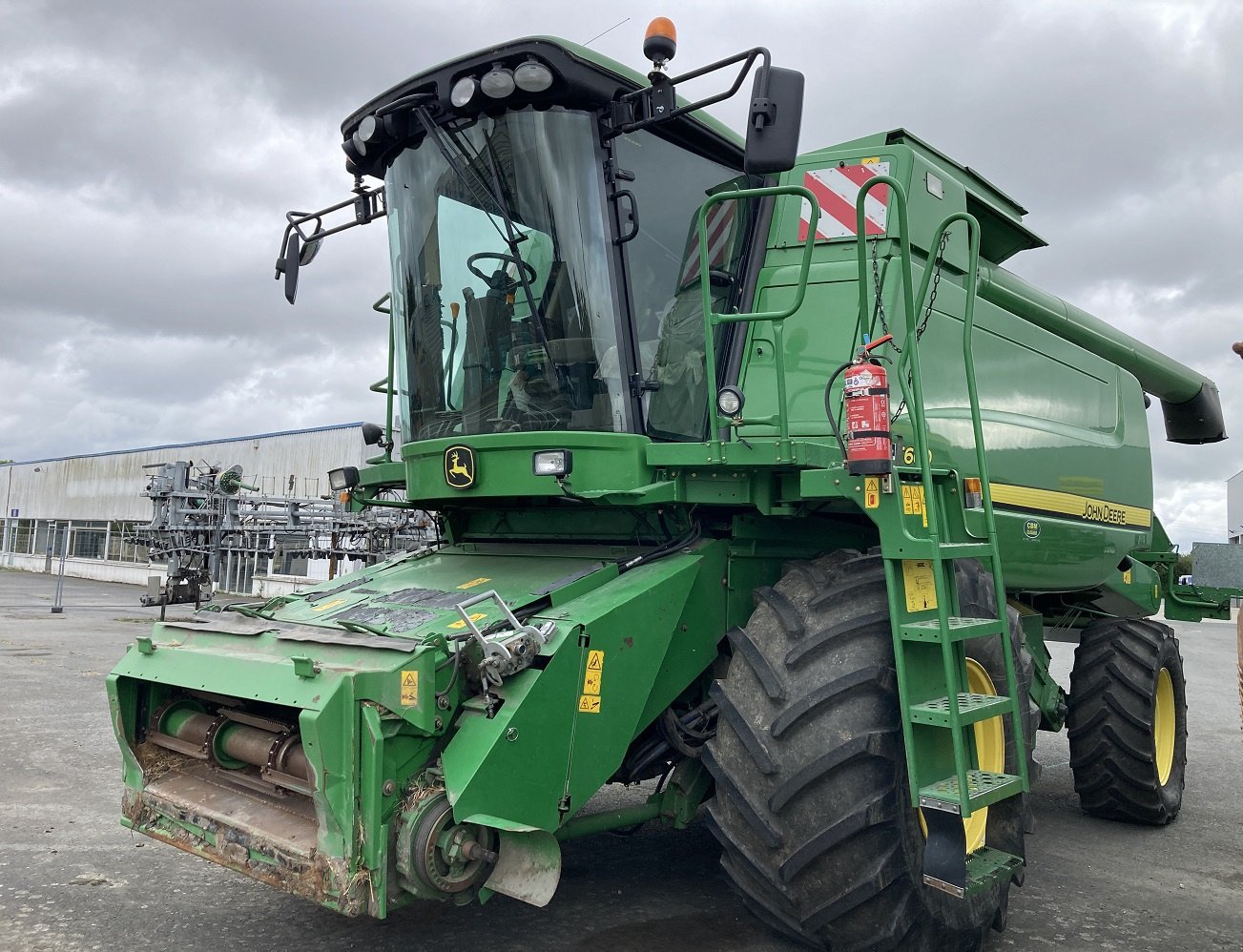 Mähdrescher van het type John Deere T660, Gebrauchtmaschine in TREMEUR (Foto 1)