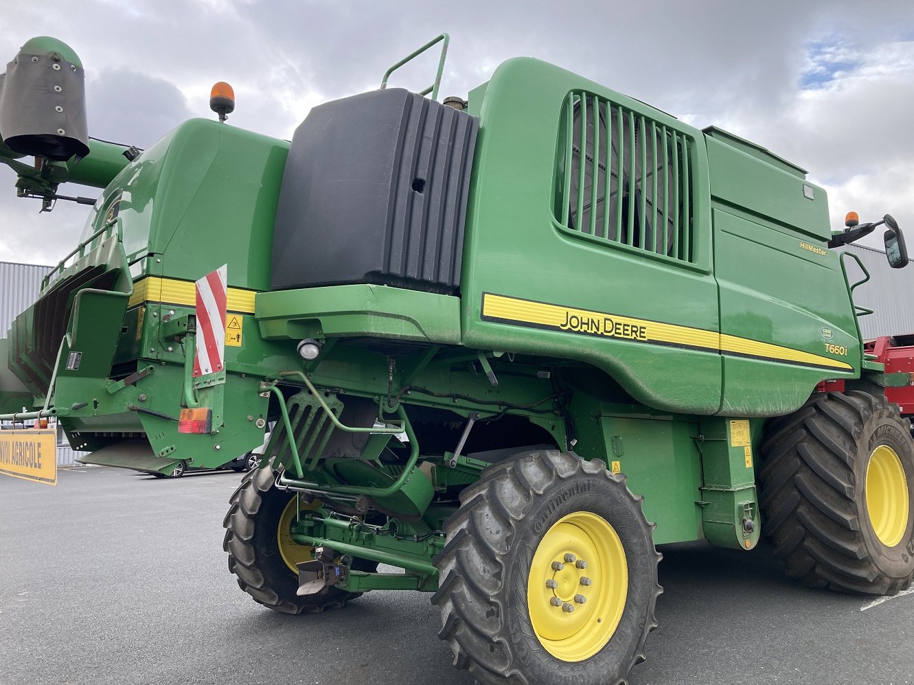 Mähdrescher van het type John Deere T660, Gebrauchtmaschine in TREMEUR (Foto 4)